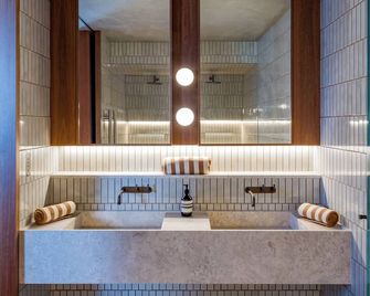 Camperdown - Luxury Architectural Escape - Sydney - Kylpyhuone