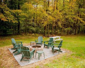 Maple Creek Cabin, minutes from Cook Forest, ANF - Marienville - Patio