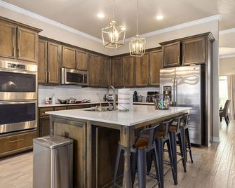 Hh 7bd Home Family Group Friendly Parking for 9 - Professionally Managed by Stay Albatross - Harker Heights - Kitchen