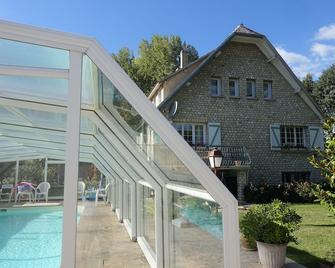 Villa 160m2, covered swimming pool, land1300m2, near Versailles, St Quentin-en-Y - Neauphle-le-Château - Edificio