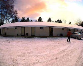 The Riverside Inn - Stowe - Building