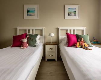 Awelfa - A lovely house accommodating 6 in Rhosneigr Anglesey - Rhosneigr - Bedroom