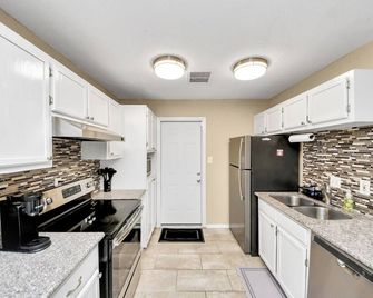 Cozy 3br Retreat Near Nasa And Hobby Airport - هيوستن - مطبخ