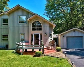 Paradise in heart of Poconos FaSt InTeRnEt Close to All Attractions - Pocono Summit - Edificio