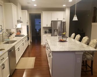 Beautiful House built in 2018 - Alpharetta - Kitchen