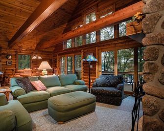 Free nite book wknd offseason Lakehome logcabin hottub fireplace boats sandbeach - Wild Rose - Living room