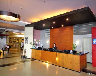 Mallberry Suites Business Hotel - Cagayan de Oro - Front desk