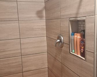 03 Dutchmen Classic that sleeps 1- 6 people comfortably for the perfect weekend - Cloquet