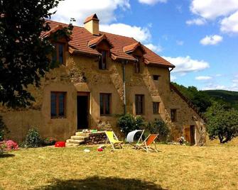 Charmante ferme vue exceptionnelle 10 voyageurs - La Grande-Verrière - Edificio