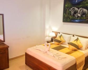 Empire Valley Hotel - Kandy - Schlafzimmer