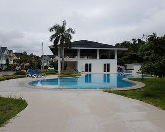 3 Bedroom Home At Batangas City Philippines Pontefino - Batangas - Pool