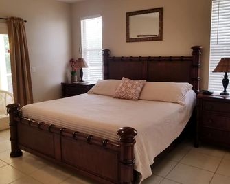 3-bedroom vacation home 5 minutes from Vanderbilt Beach - Bonita Springs - Soverom