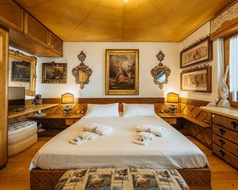 Luxurious apartment with large balcony and beautiful mountain view - Cortina d’Ampezzo - Schlafzimmer