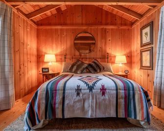 The perfect lakefront cabin close to Acadia National Park - Franklin - Bedroom