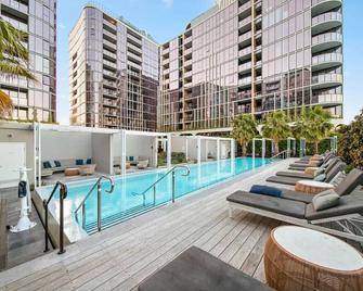 Luxury Vip 4-Bedroom Townhouse In Port Melbourne - Melbourne - Pool