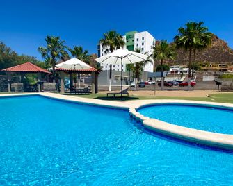 Holiday Inn Express Guaymas By IHG - Guaymas - Bazén