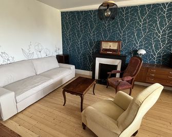 Cabana & La Galerie Mâconnaise - Berzé-la-Ville - Sala de estar