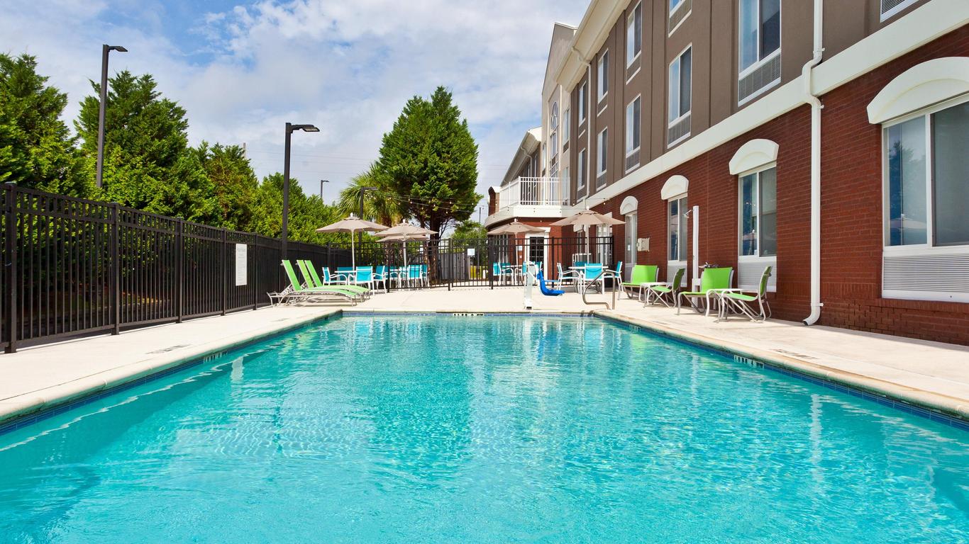 Holiday Inn Express & Suites Dothan North