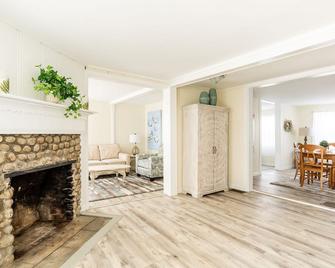 Steps To The Sand & Surf! - Fairfield - Living room
