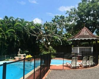 Coquet F2 en Rez de Villa - Ducos - Piscine