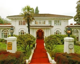 The Villa Bed & Breakfast - Tacoma - Rakennus