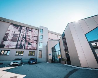 كونجريس هوتل روكا - كوسيتش - مبنى