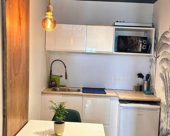 La Suite - Saint-Martin-de-Londres - Kitchen