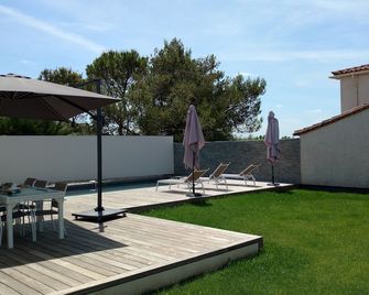 Maison moderne avec piscine - Alès - Terasa