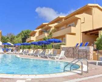 Residence Le Onde - Badesi - Piscina