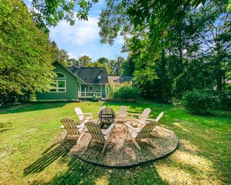 Serene Cabin with Beautiful Outdoor Space in Sister Bay, Wisconsin - Sister Bay - Patio