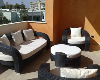 Hotel Risberg - גאליפולי - מרפסת