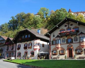 holiday home with view of the alps, free-standing, balcony and garden - Neubeuern - Gebouw
