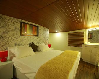 Best Kerala Houseboat - Alappuzha - Bedroom