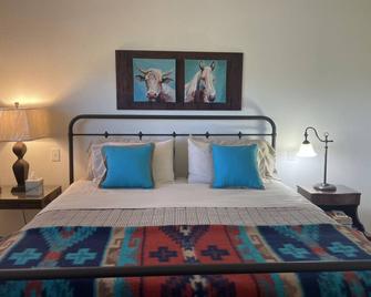 Brand new private Barn apartment on 26 acre family farm. - Atkins - Bedroom