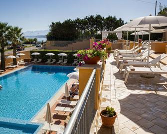 Hotel Punta Nord Est - Castellammare del Golfo - Havuz