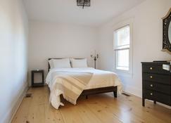 Very Comfy Farmhouse Apartment Unit A, 1st FL - Lancaster - Bedroom