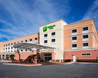 Holiday Inn Hotel & Suites Beaufort at Highway 21, an IHG Hotel - Beaufort - Building
