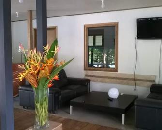 Evis Resort at Nggatirana Island - Seghe - Sala de estar