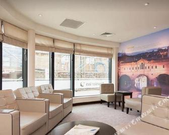 Premier Inn Bath City Centre - Bath - Lounge