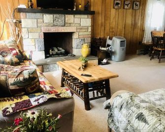 Come and enjoy the Breath taking Vacation cabin at Pocono , PA - Pocono Pines - Salon