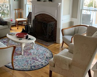 Stunning comtemporary house with amazing ocean views! - Plymouth - Salon