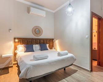 Apartamentos Alhambra Granada 3000 - Granada - Dining room