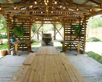 Nashville, Franklin, Brentwood, Spring Hill - Rustic Cabin 4 Campers Rv Park - Columbia - Patio
