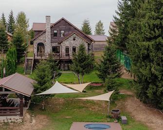 Spacious 5-bedroom cabin in beautiful Beliș with WiFi - Beliş - Edificio