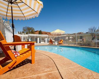 Your National Park Getaway l King and Queen Suite - Kanab - Piscina