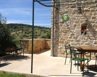 Le Genévrier - Gites Rocheflamme - La Malène - Patio