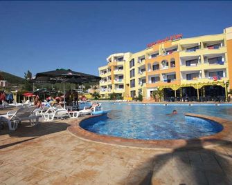 سفيتي فلاس هوتل - سفيتي فلاس - حوض السباحة