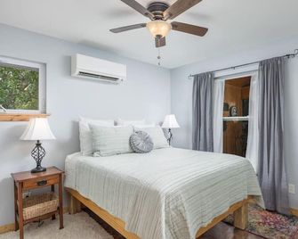 The Peaceful Perch One Bed home on an organic farm - Lookout Mountain - Habitación
