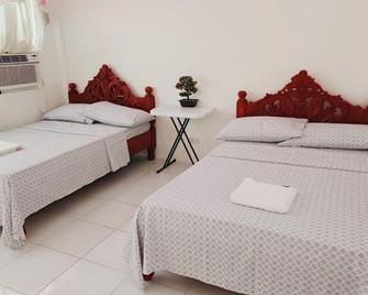 Ella's Home Urdaneta City- 3 rooms, 2 bath, max 8 guests- Cold AC, Free Wi-Fi - Urdaneta - Bedroom