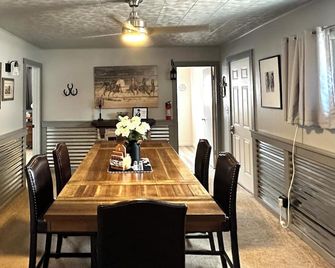 Single Story Home in a quiet neighborhood - Lakeview - Comedor